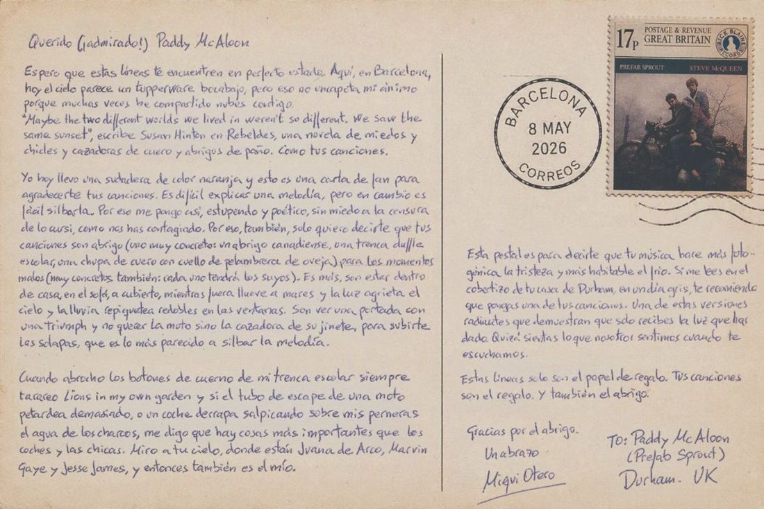 La postal escrita a mano por Miqui Otero a Paddy McAloon, con sello y matasellos de Barcelona